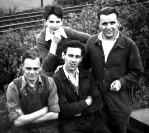 Gruppo di lavoratori in posa informale
